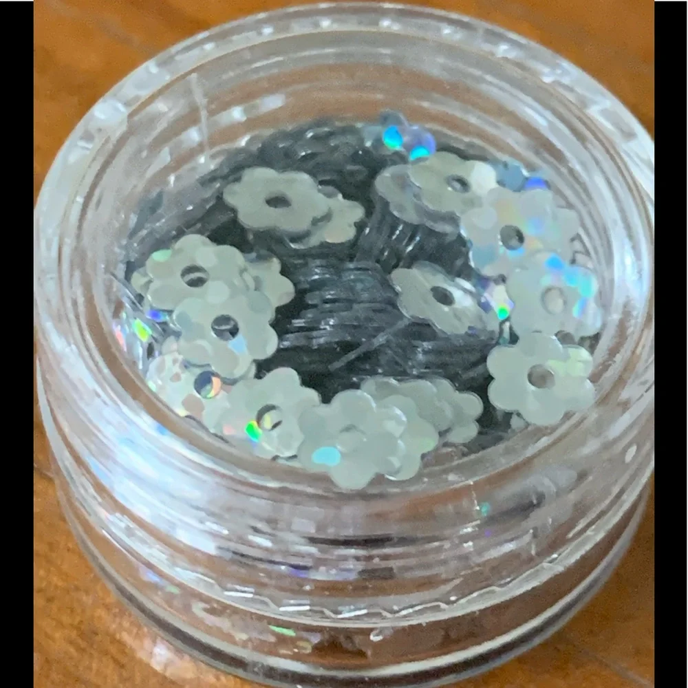 Nail Art Silver Flower Sparkles - Picture 1 of 3